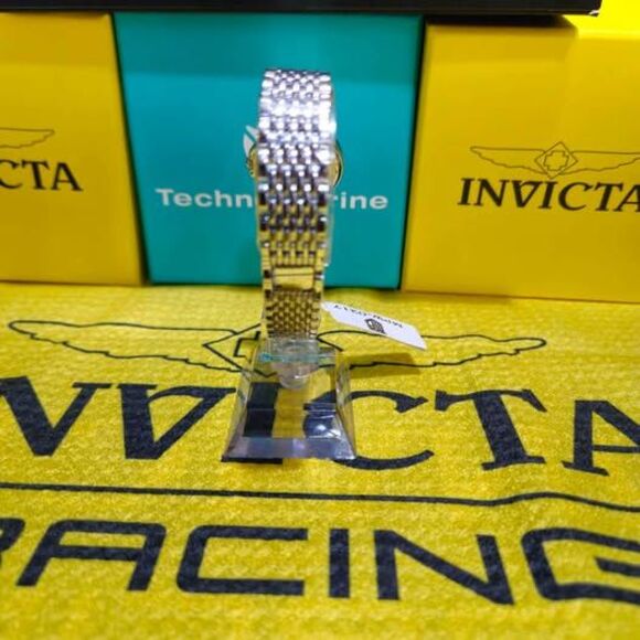 Montres Prestige Silver Watch – Crystal Accent Elegant Design | Dress Watch - Picture 4 of 4